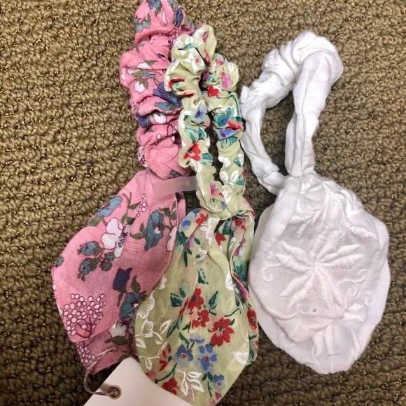 LoveShackFancy Accessories - Loveshackfancy scrunchies